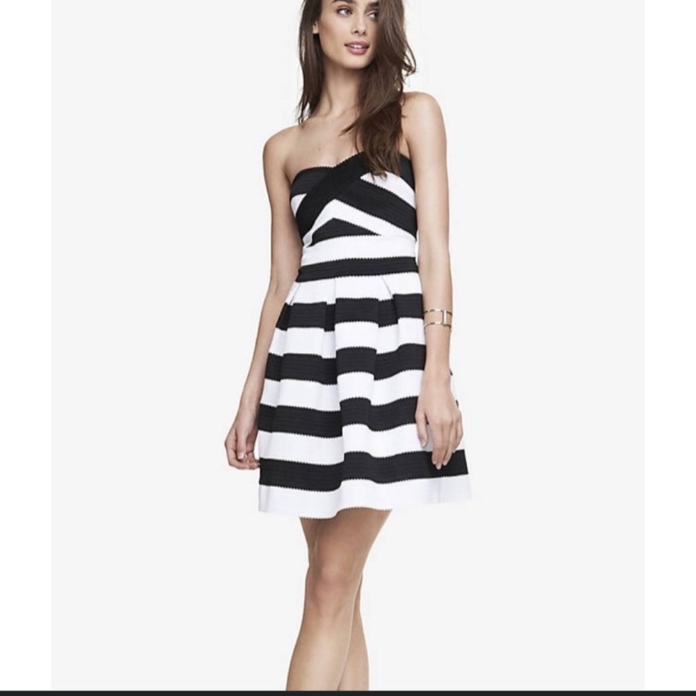 Express Black and White Striped strapless pleated mini Dress Sz S